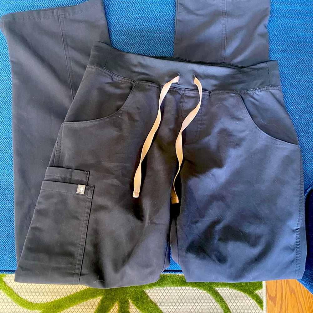 FIGS straight leg bottoms xs